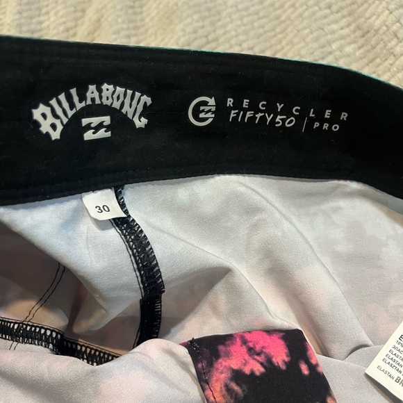 Billabong swim shorts, size 30. Perfect condition, inseam 8 inches - Picture 2 of 5